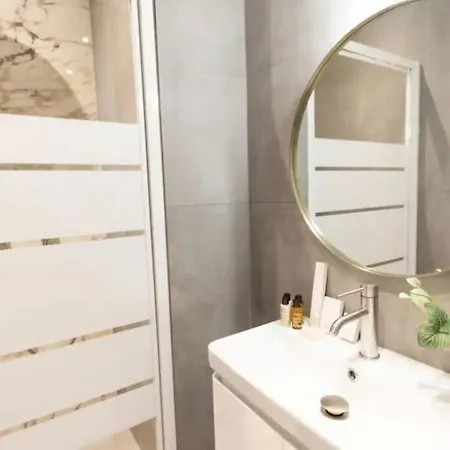 Apartment Stylish Four-bedroom Near Arc De Triomphe *