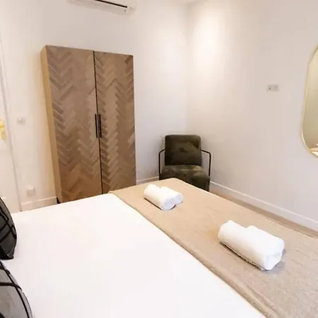 Apartment Stylish Four-bedroom Near Arc De Triomphe *